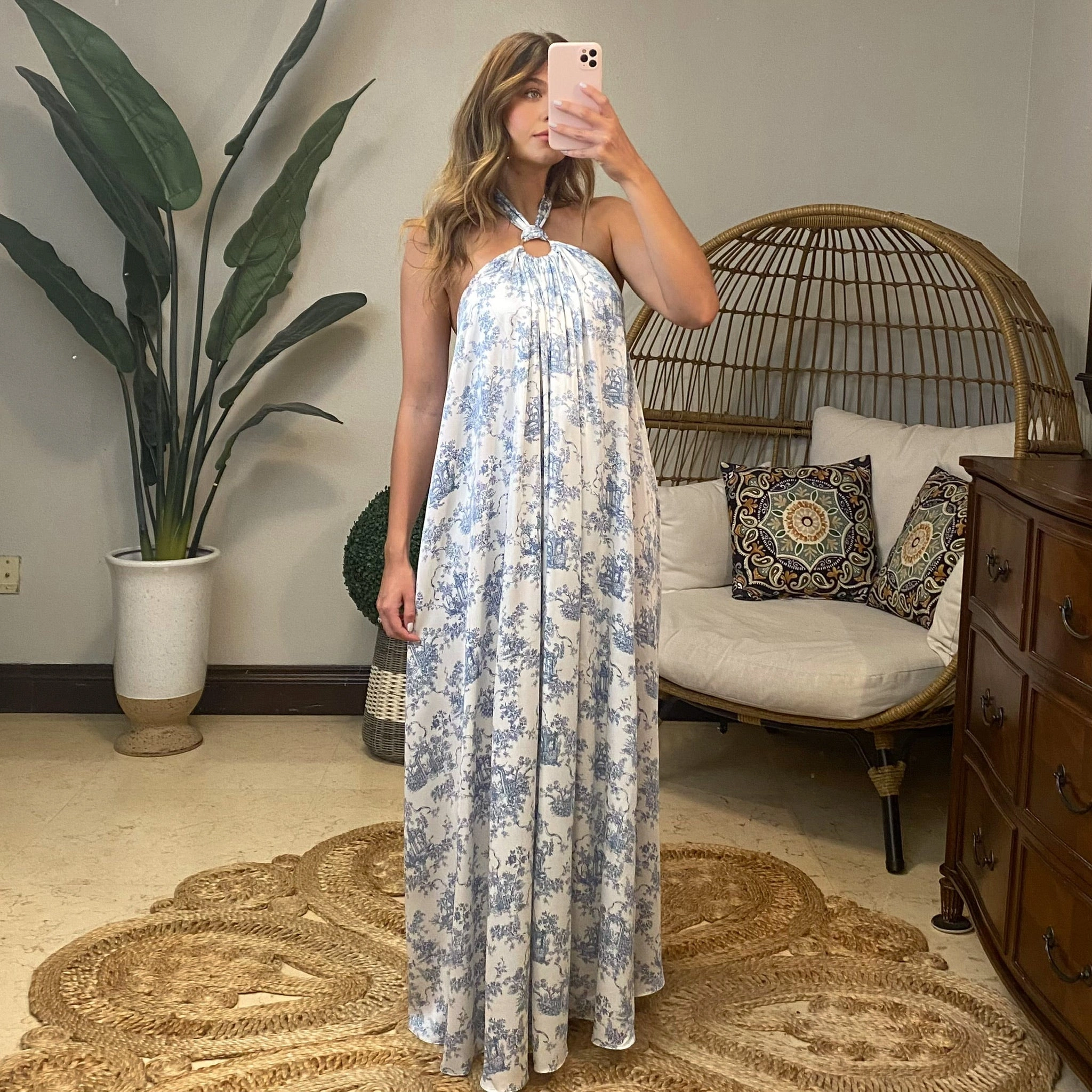 Vestido Yuri: Un sueño hecho realidad, elegancia bohemia para noches mágicas.