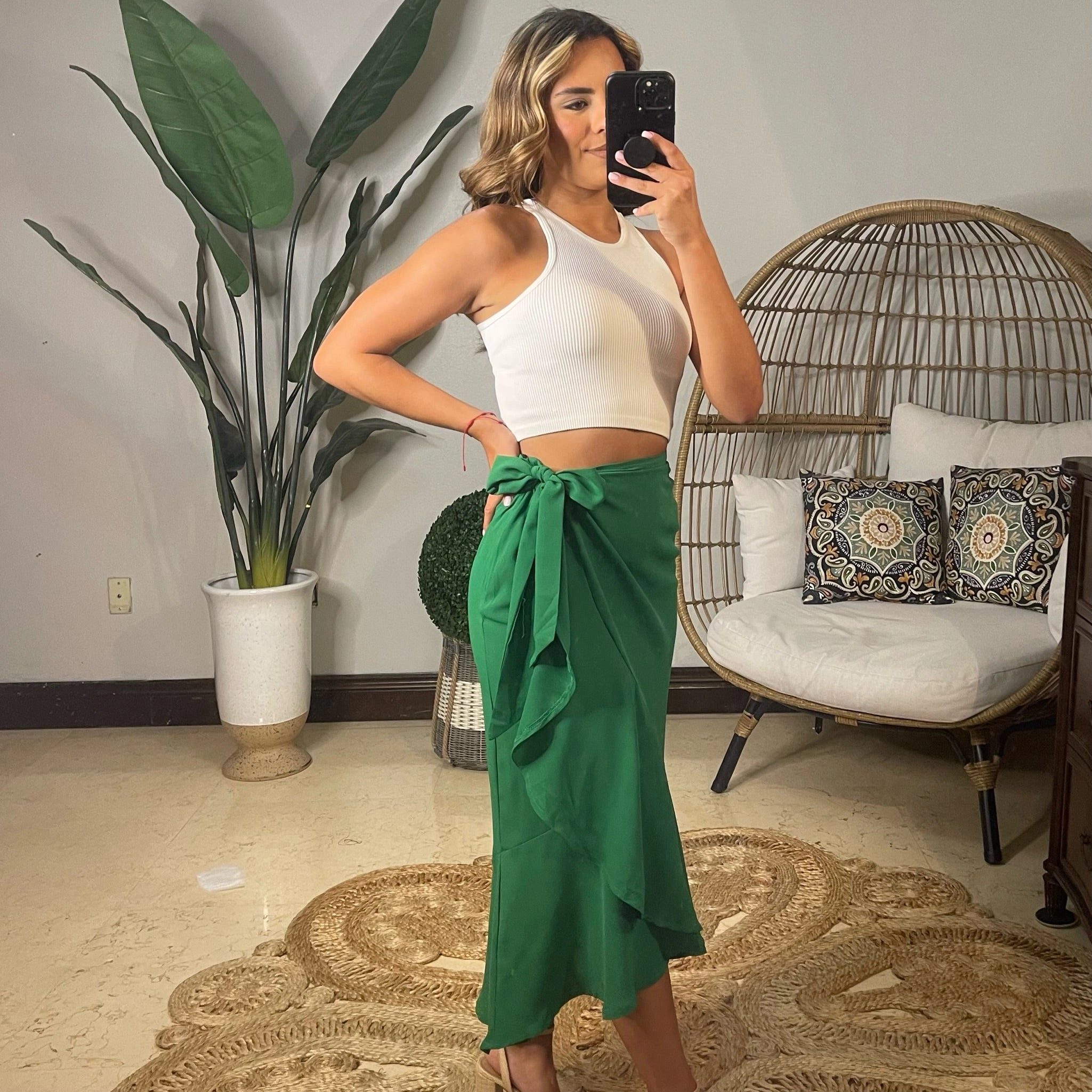 Falda cruzada verde: ¡Un soplo de frescura y estilo para un look inolvidable!