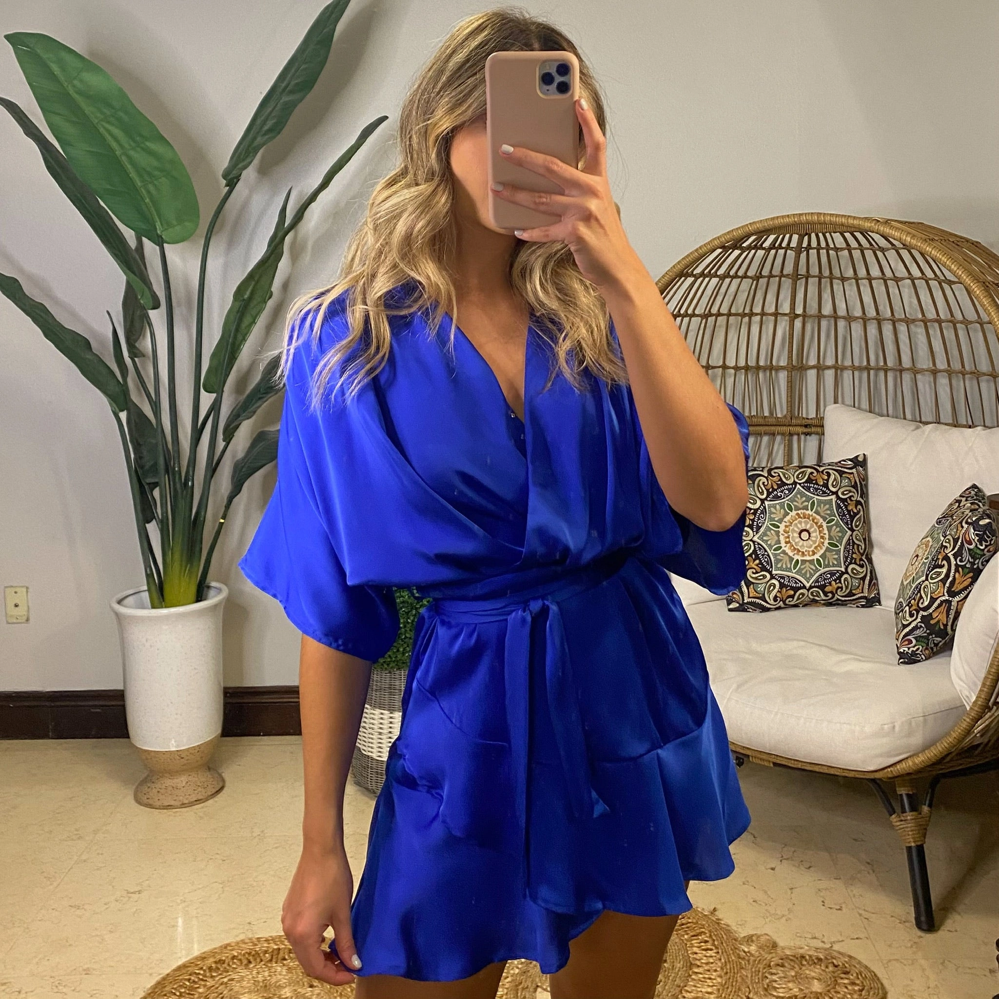 Vestido Zuri: Elegancia bohemia al atardecer, un abrazo de sol y libertad, perfecto para noches mágicas.